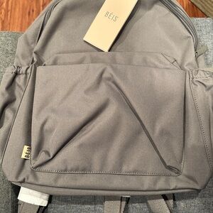 The BÉISics Backpack in Grey
